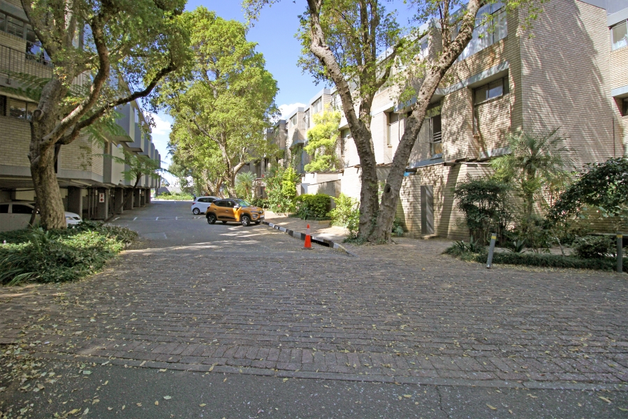 1 Bedroom Property for Sale in The Gardens Gauteng
