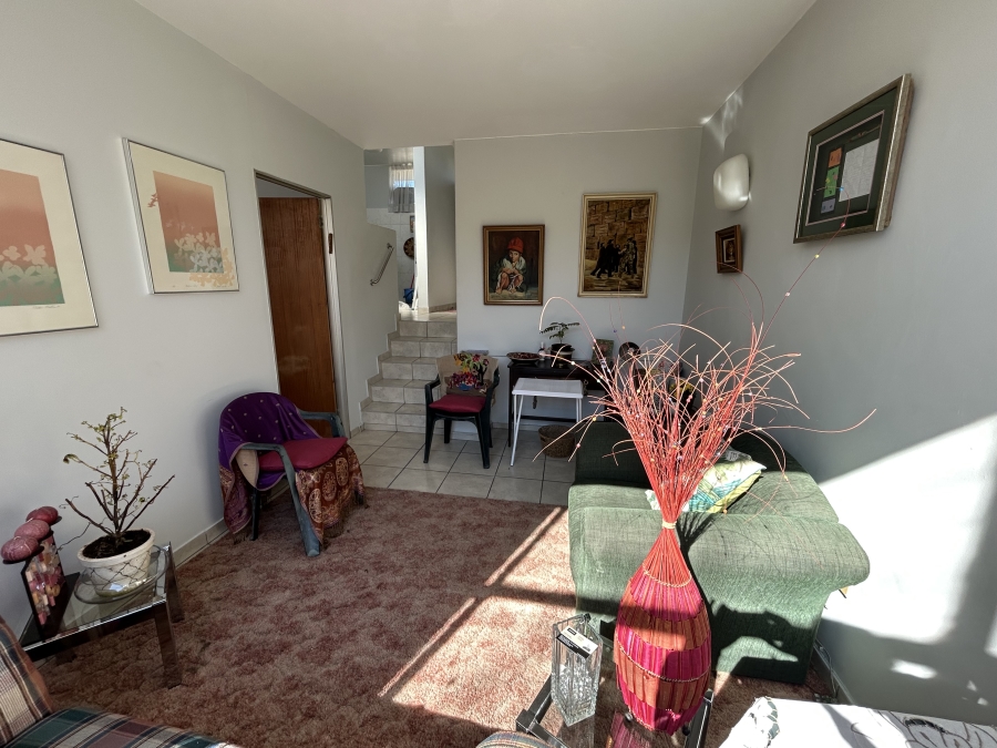 1 Bedroom Property for Sale in The Gardens Gauteng