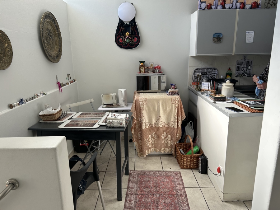1 Bedroom Property for Sale in The Gardens Gauteng