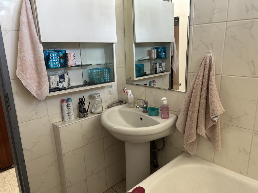 1 Bedroom Property for Sale in The Gardens Gauteng