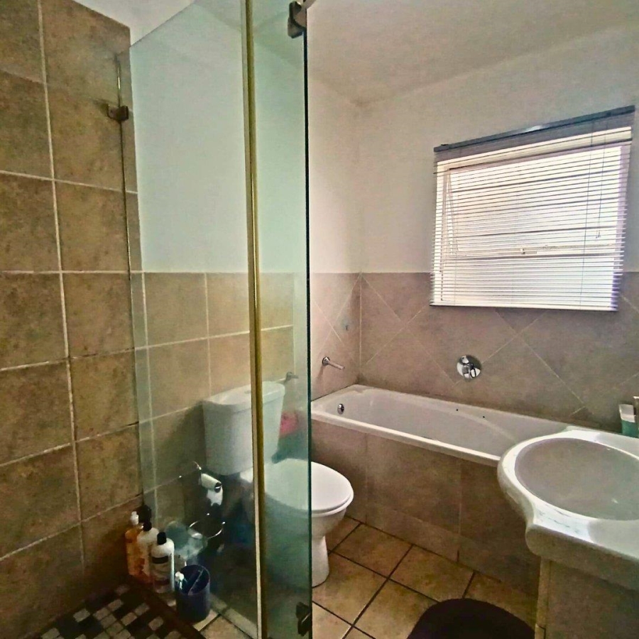 2 Bedroom Property for Sale in Bardene Gauteng