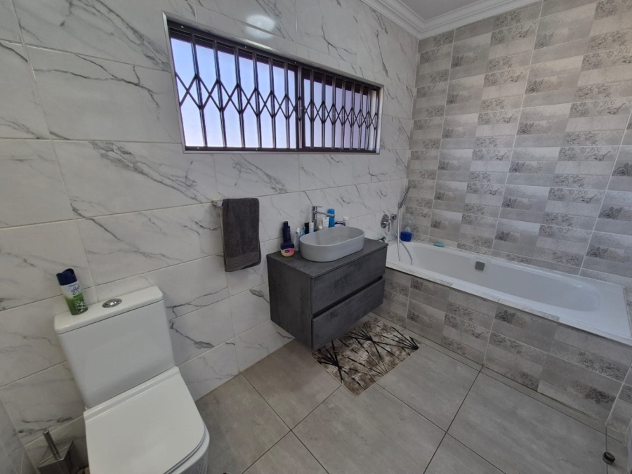 3 Bedroom Property for Sale in Helderwyk Gauteng