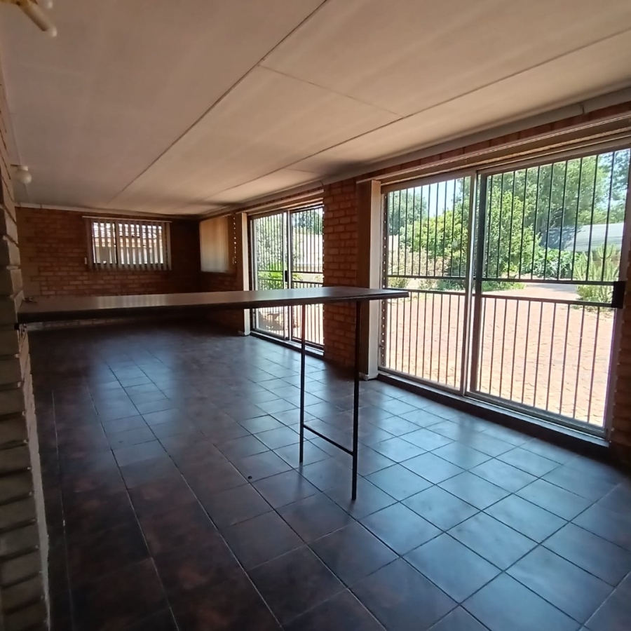 4 Bedroom Property for Sale in Selection Park Gauteng