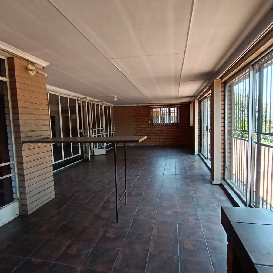 4 Bedroom Property for Sale in Selection Park Gauteng