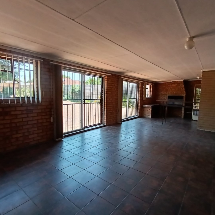 4 Bedroom Property for Sale in Selection Park Gauteng