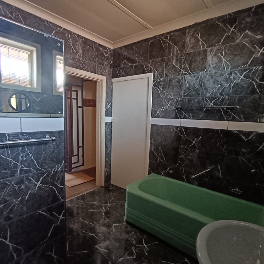4 Bedroom Property for Sale in Selection Park Gauteng