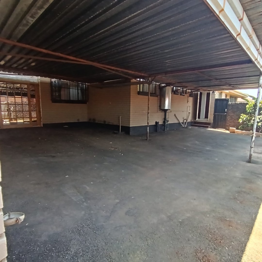 4 Bedroom Property for Sale in Selection Park Gauteng