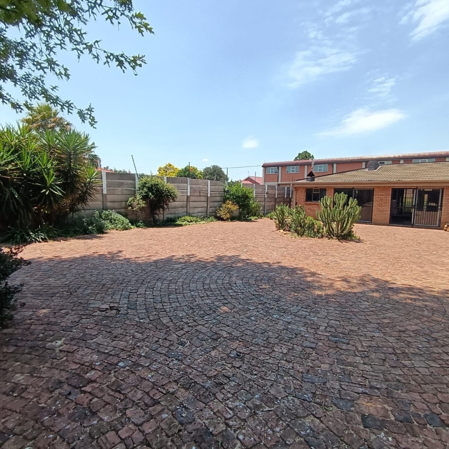 4 Bedroom Property for Sale in Selection Park Gauteng