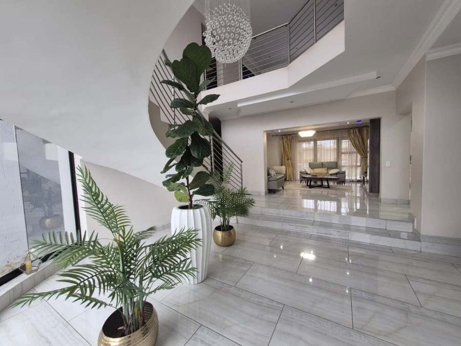 6 Bedroom Property for Sale in Helderwyk Gauteng