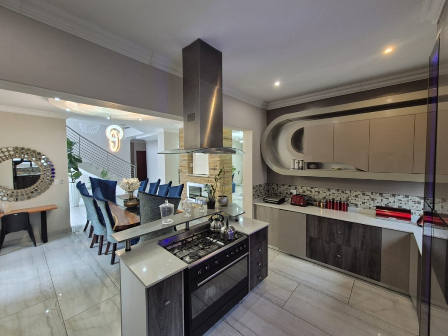 6 Bedroom Property for Sale in Helderwyk Gauteng