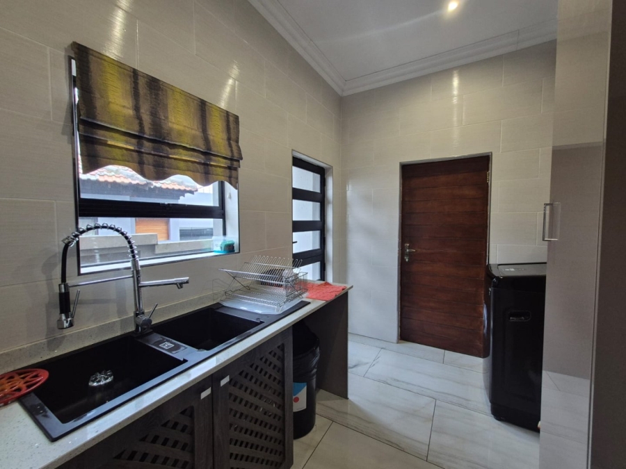 6 Bedroom Property for Sale in Helderwyk Gauteng