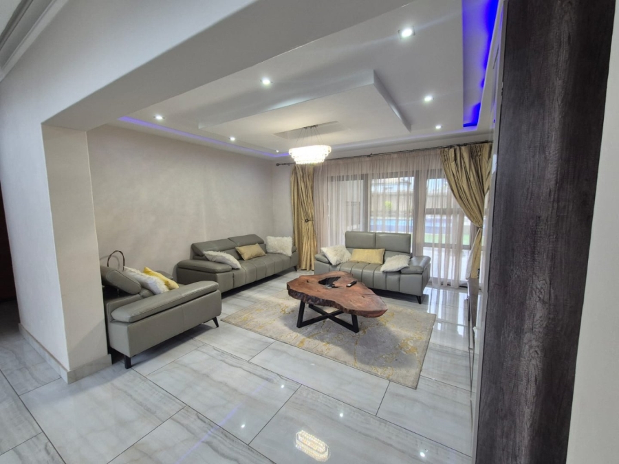 6 Bedroom Property for Sale in Helderwyk Gauteng