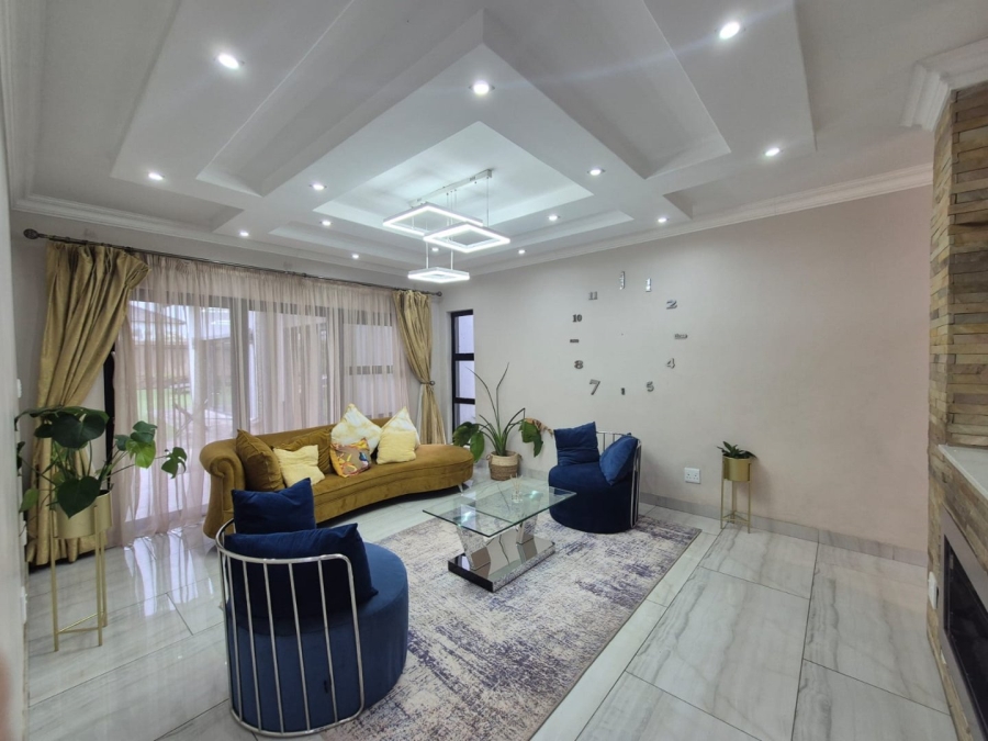 6 Bedroom Property for Sale in Helderwyk Gauteng