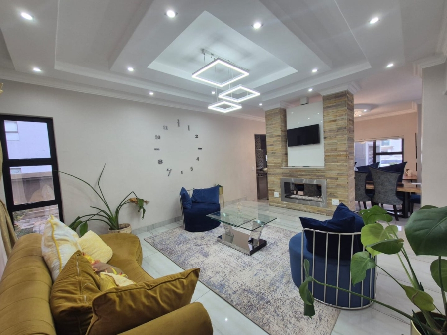 6 Bedroom Property for Sale in Helderwyk Gauteng