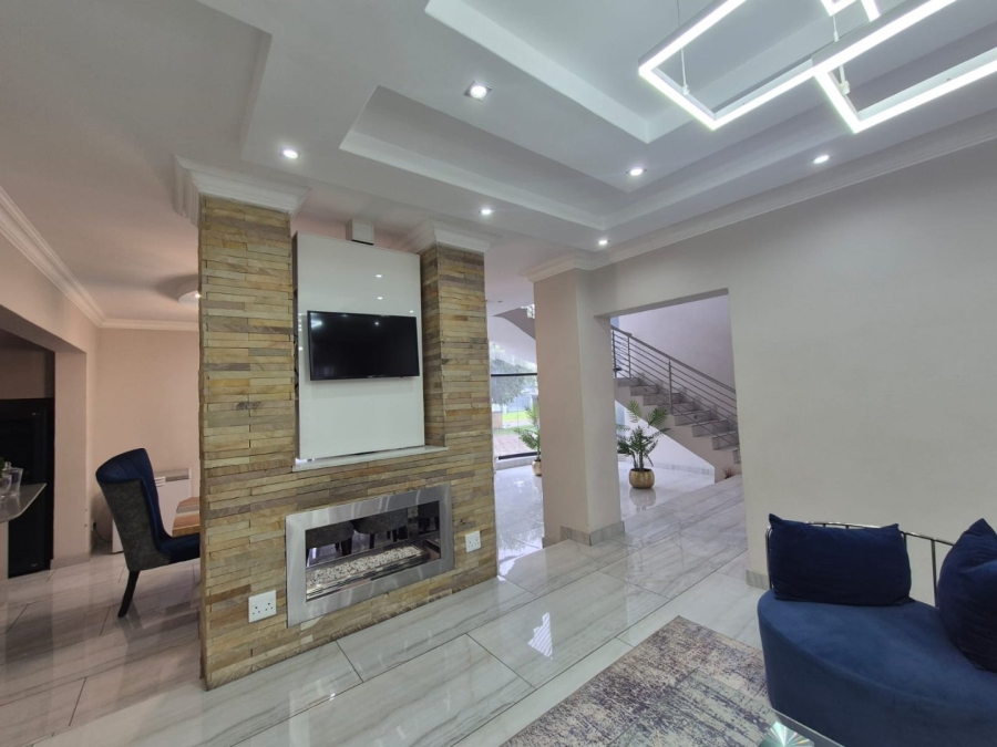6 Bedroom Property for Sale in Helderwyk Gauteng