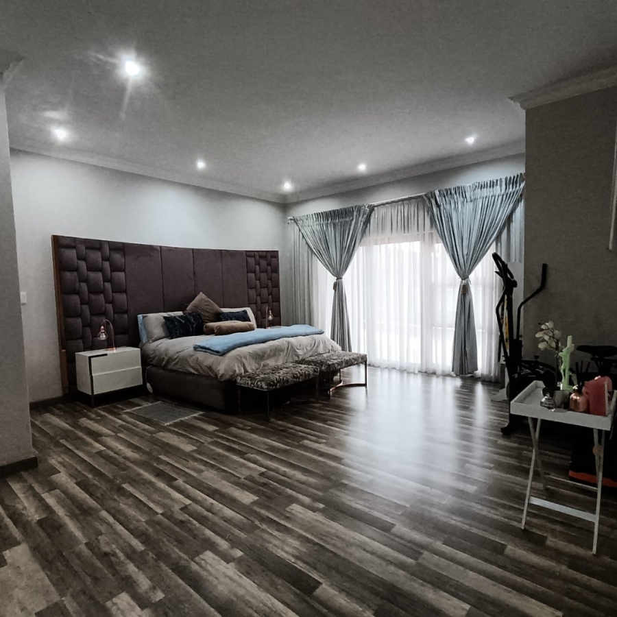 6 Bedroom Property for Sale in Helderwyk Gauteng