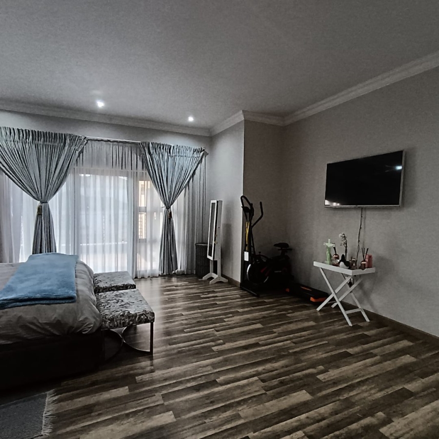 6 Bedroom Property for Sale in Helderwyk Gauteng