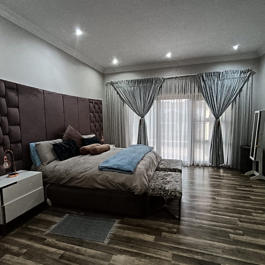 6 Bedroom Property for Sale in Helderwyk Gauteng