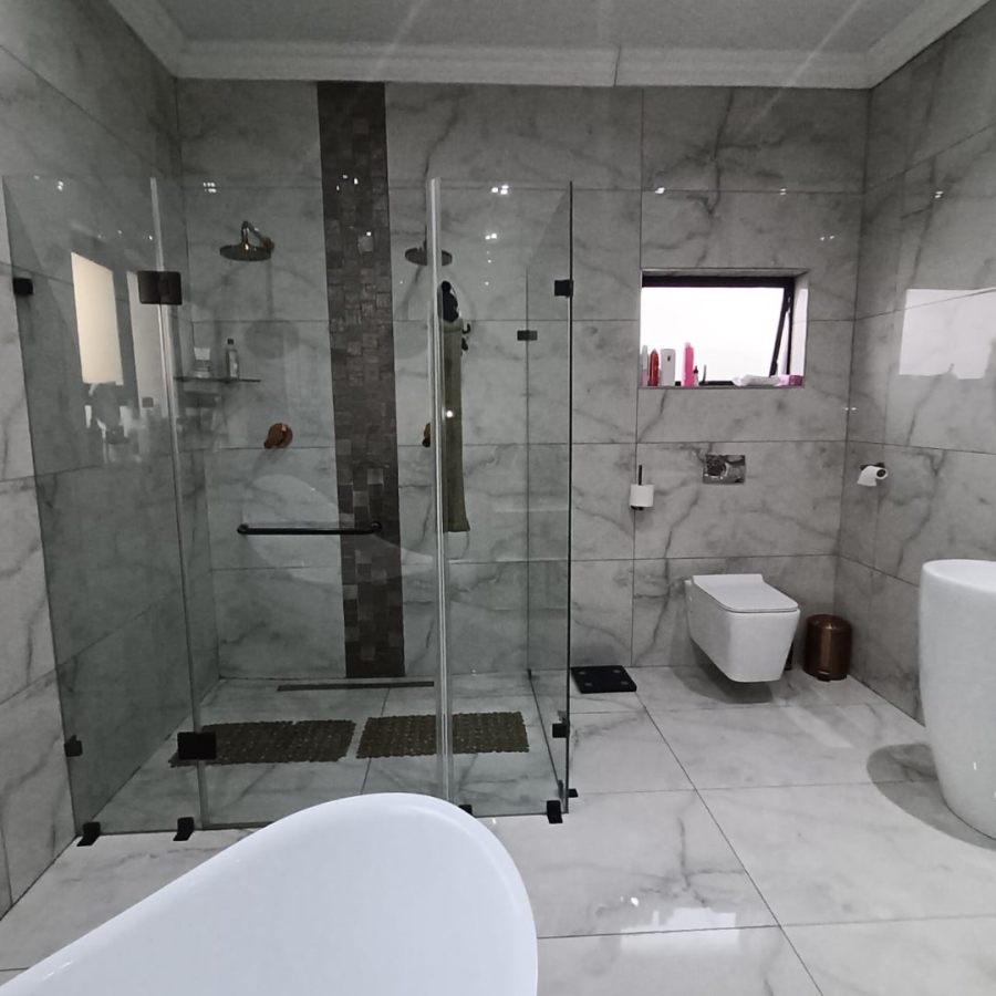 6 Bedroom Property for Sale in Helderwyk Gauteng