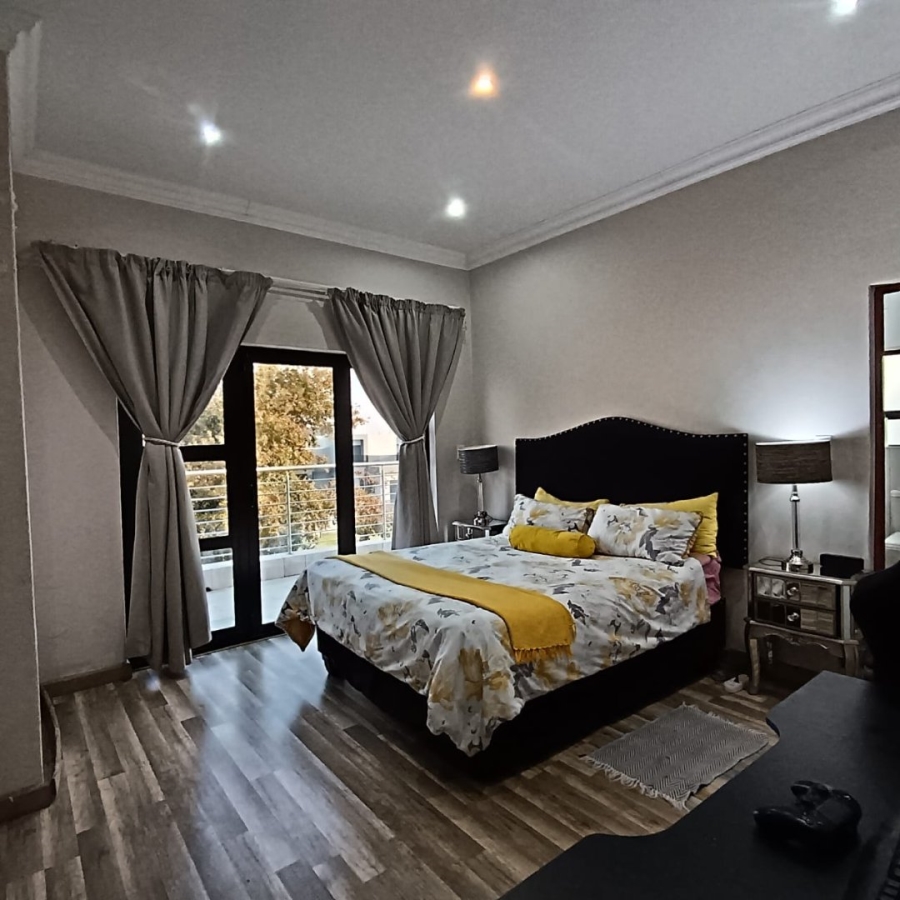 6 Bedroom Property for Sale in Helderwyk Gauteng