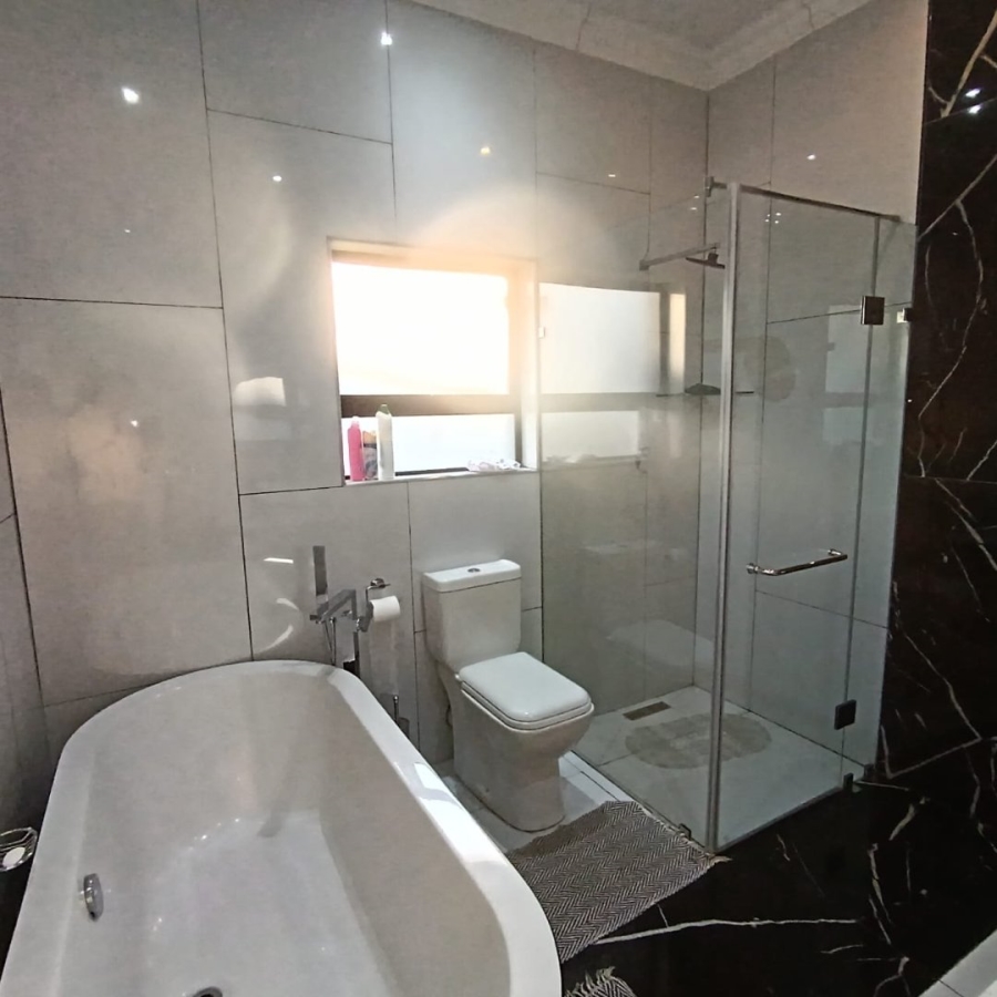 6 Bedroom Property for Sale in Helderwyk Gauteng