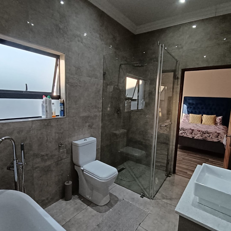 6 Bedroom Property for Sale in Helderwyk Gauteng