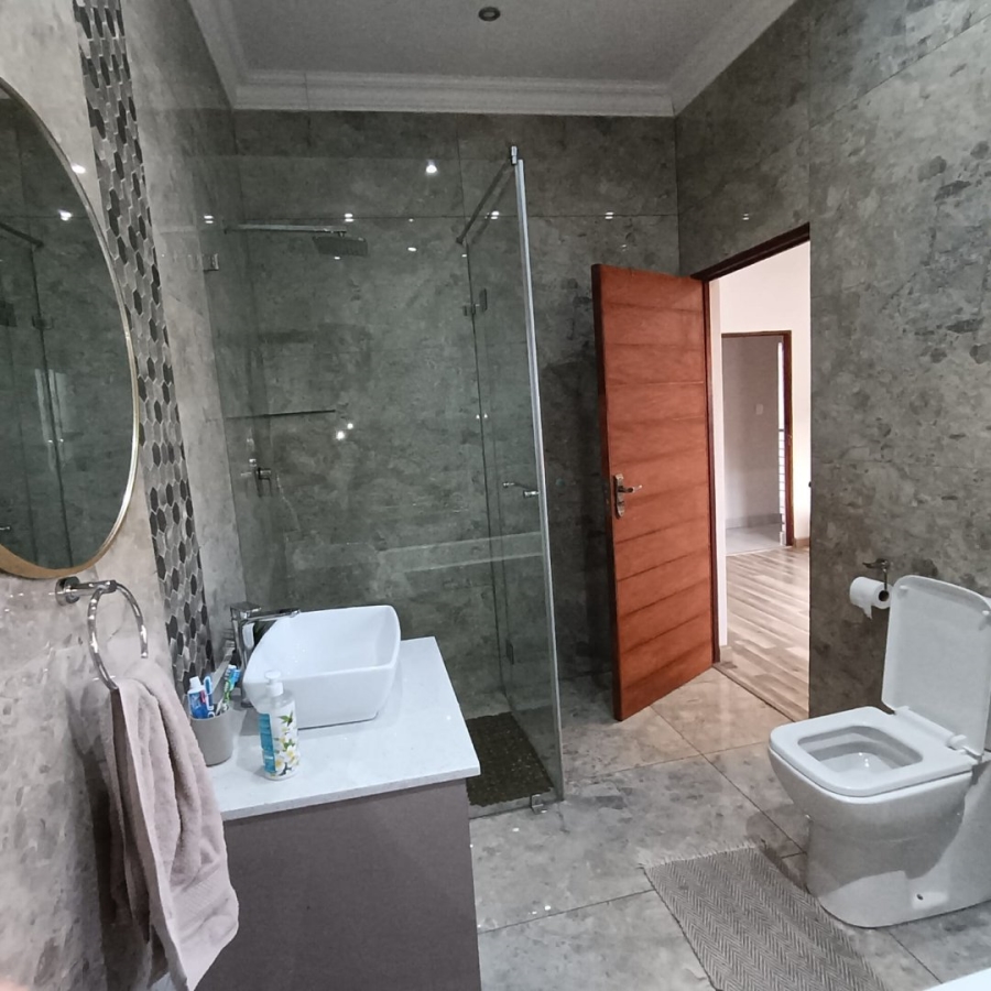 6 Bedroom Property for Sale in Helderwyk Gauteng