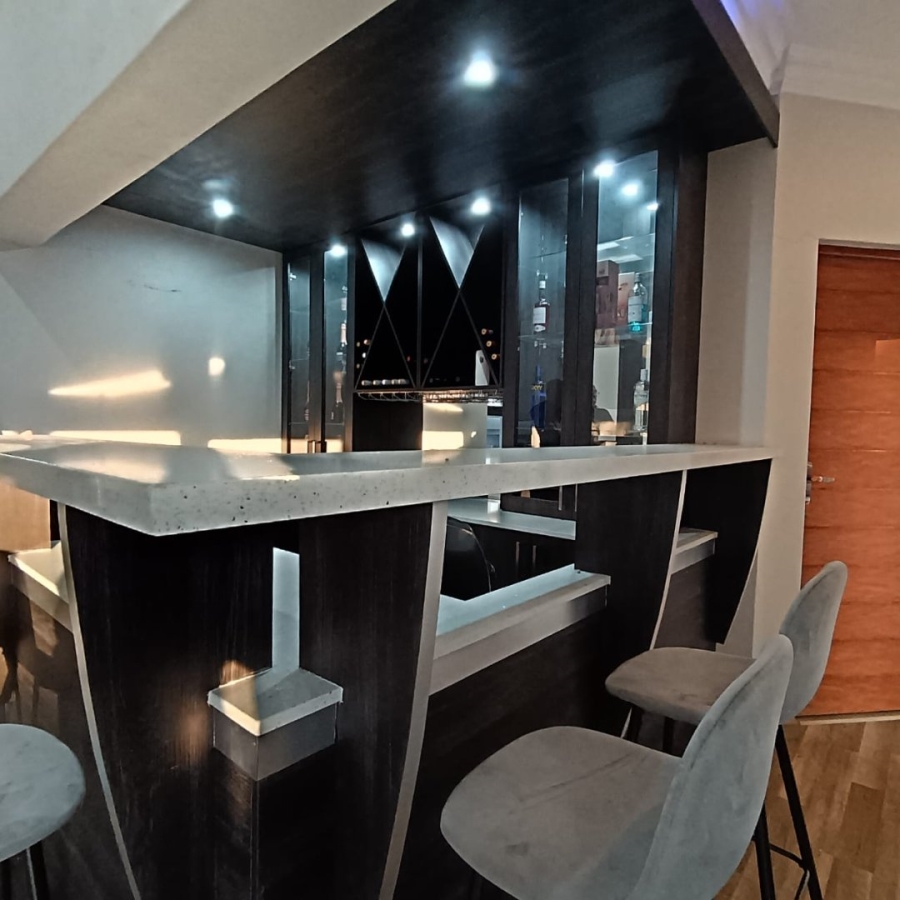 6 Bedroom Property for Sale in Helderwyk Gauteng