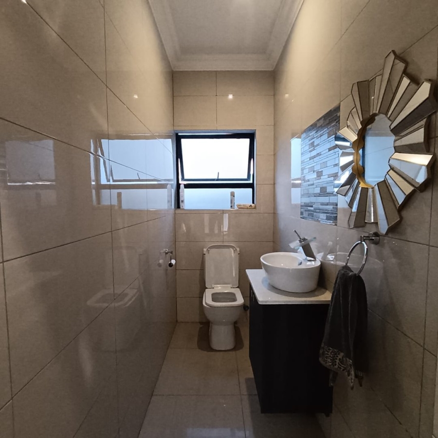 6 Bedroom Property for Sale in Helderwyk Gauteng