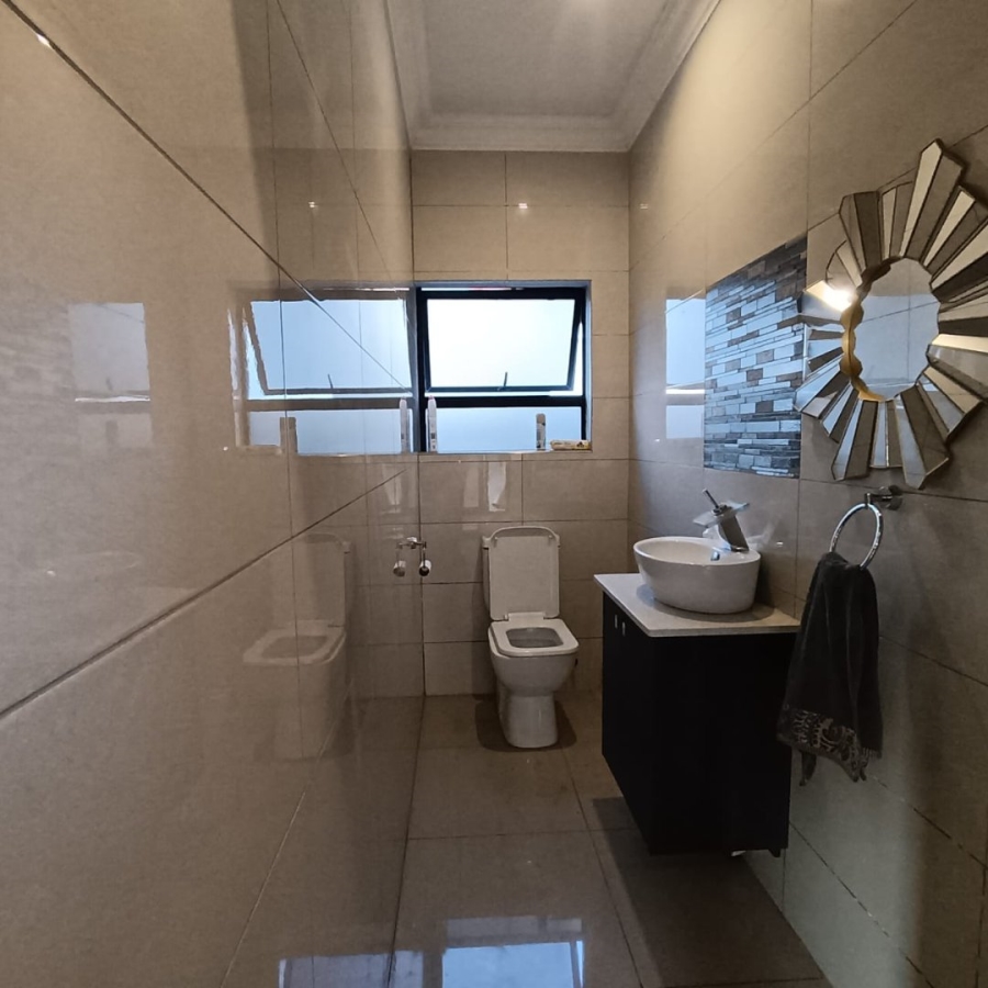 6 Bedroom Property for Sale in Helderwyk Gauteng