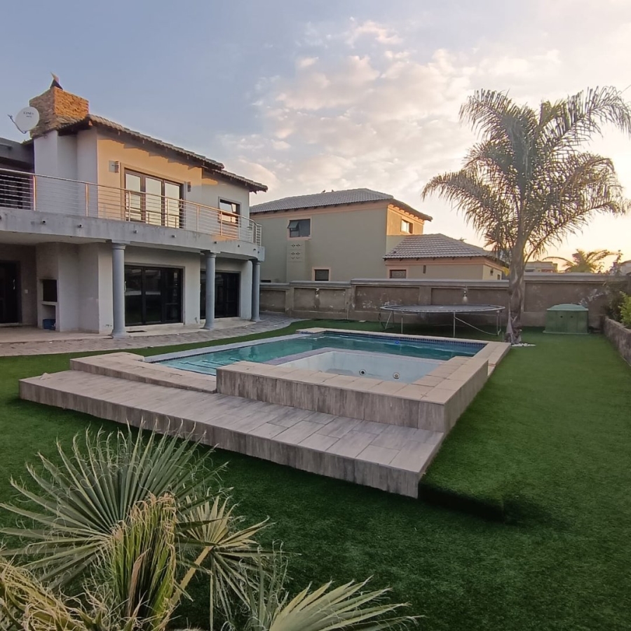 6 Bedroom Property for Sale in Helderwyk Gauteng