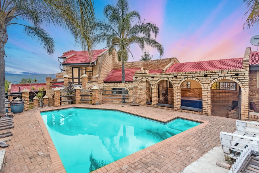 4 Bedroom Property for Sale in Wilro Park Gauteng