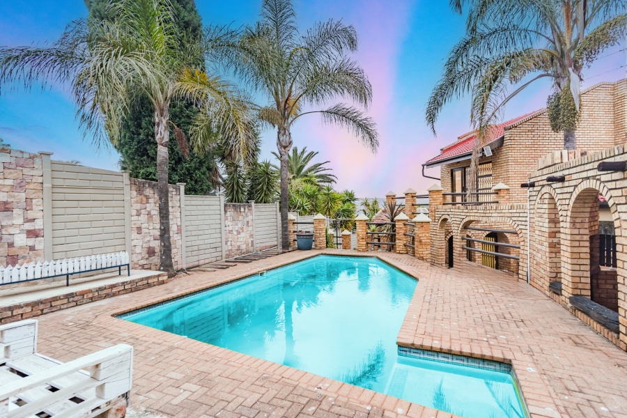 4 Bedroom Property for Sale in Wilro Park Gauteng