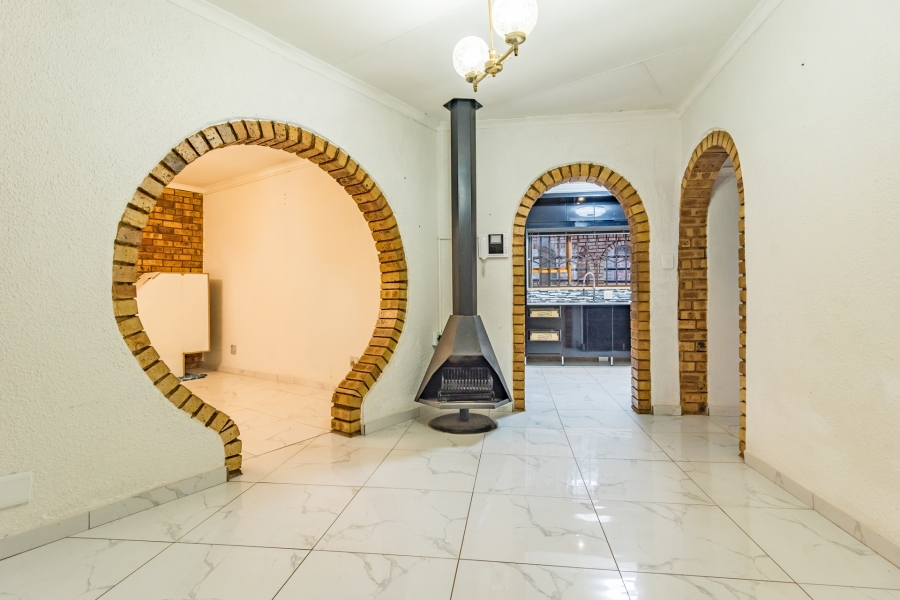 4 Bedroom Property for Sale in Wilro Park Gauteng