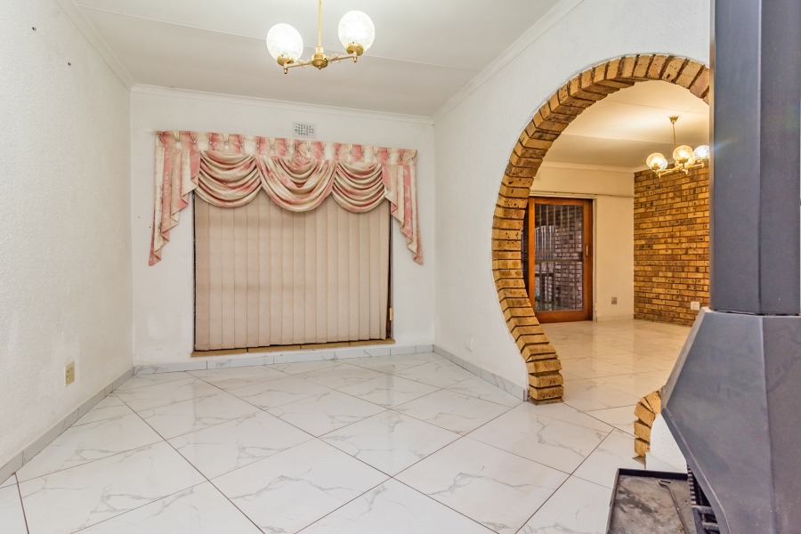 4 Bedroom Property for Sale in Wilro Park Gauteng