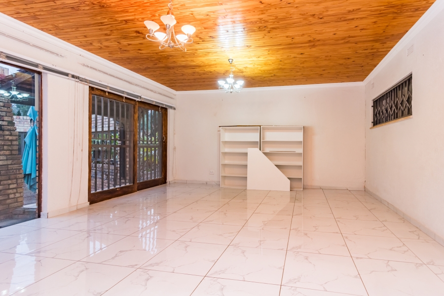 4 Bedroom Property for Sale in Wilro Park Gauteng