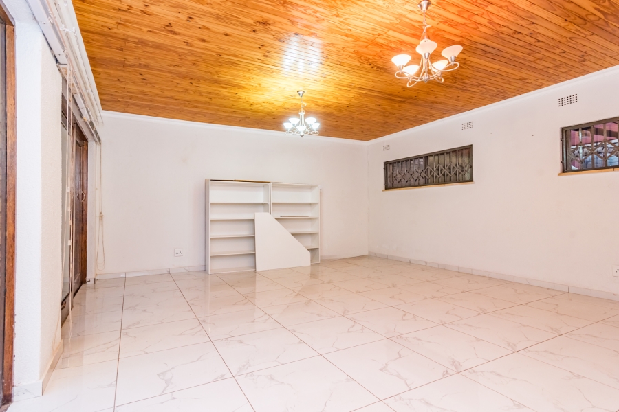 4 Bedroom Property for Sale in Wilro Park Gauteng