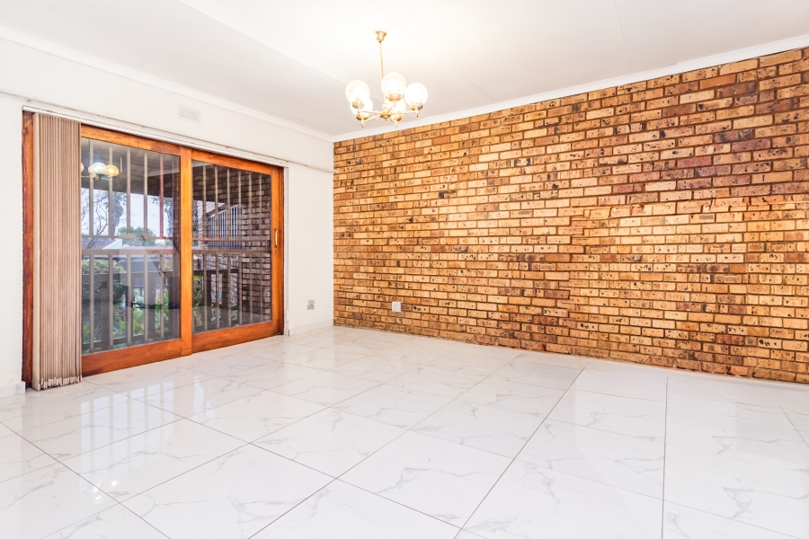 4 Bedroom Property for Sale in Wilro Park Gauteng
