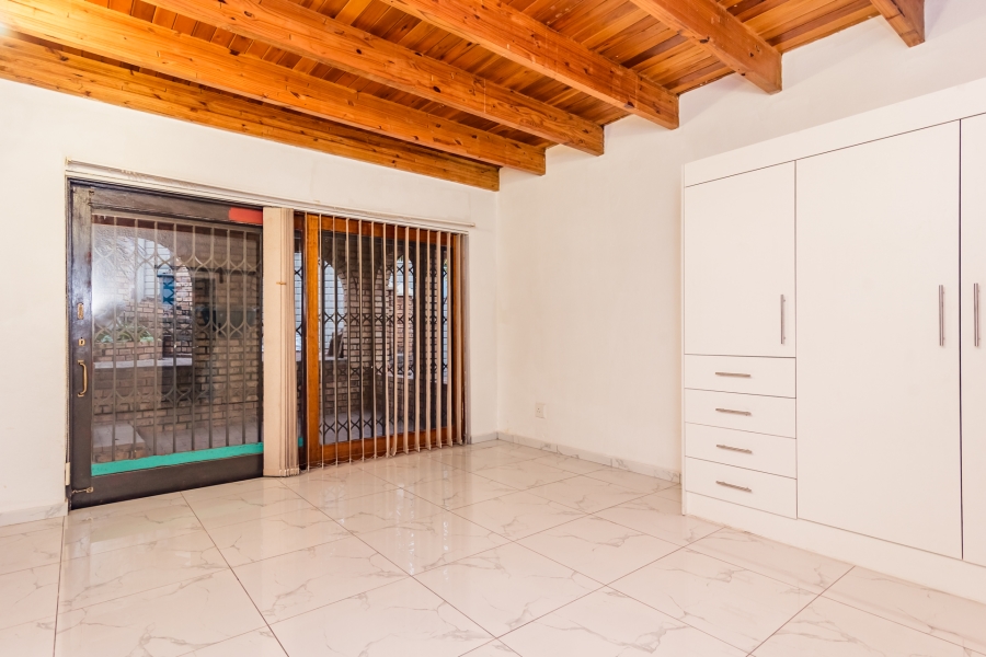 4 Bedroom Property for Sale in Wilro Park Gauteng