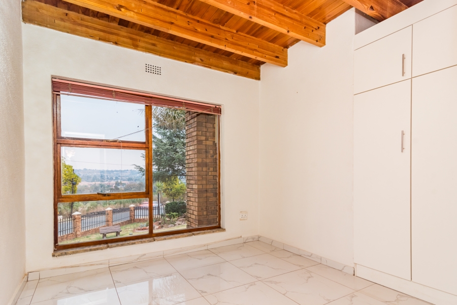 4 Bedroom Property for Sale in Wilro Park Gauteng