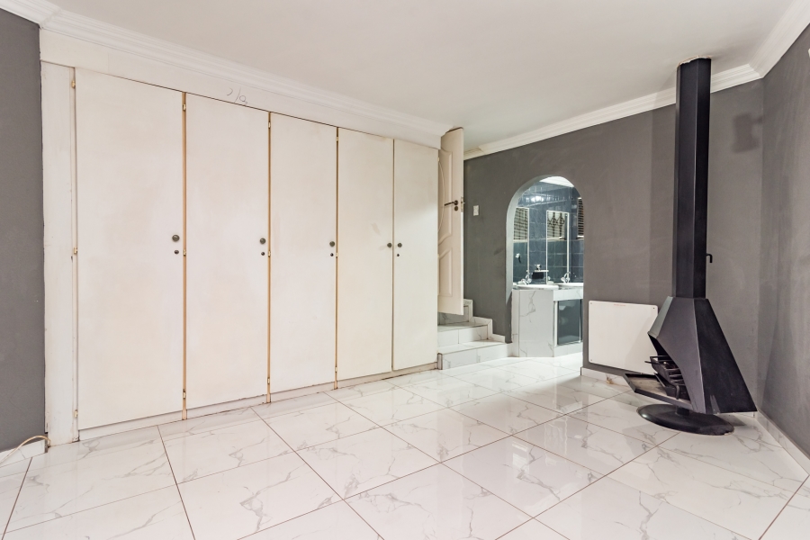 4 Bedroom Property for Sale in Wilro Park Gauteng
