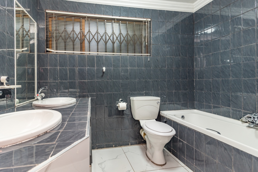 4 Bedroom Property for Sale in Wilro Park Gauteng