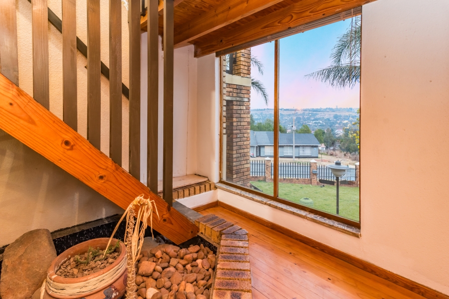 4 Bedroom Property for Sale in Wilro Park Gauteng
