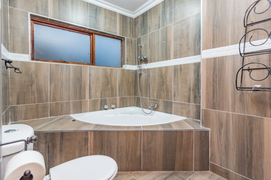 4 Bedroom Property for Sale in Wilro Park Gauteng