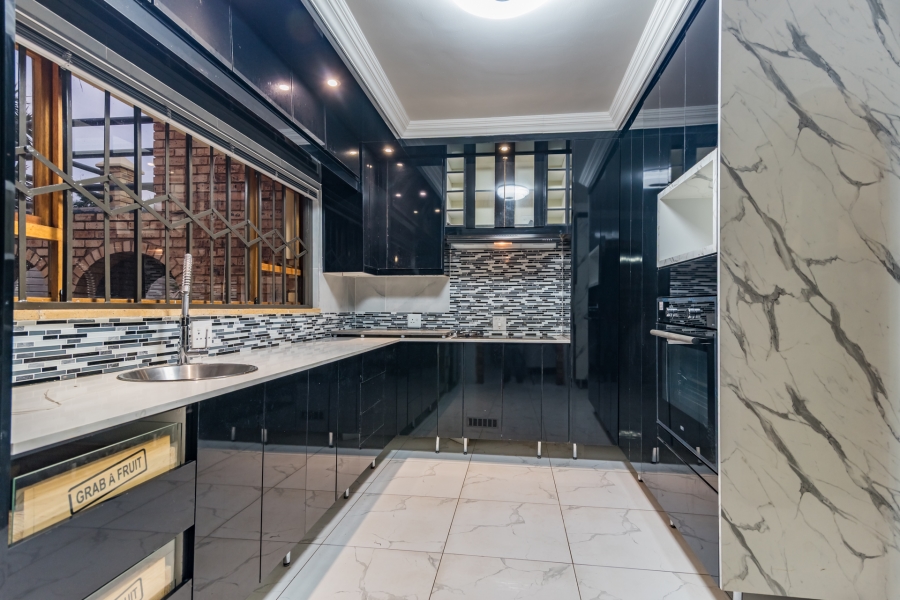 4 Bedroom Property for Sale in Wilro Park Gauteng
