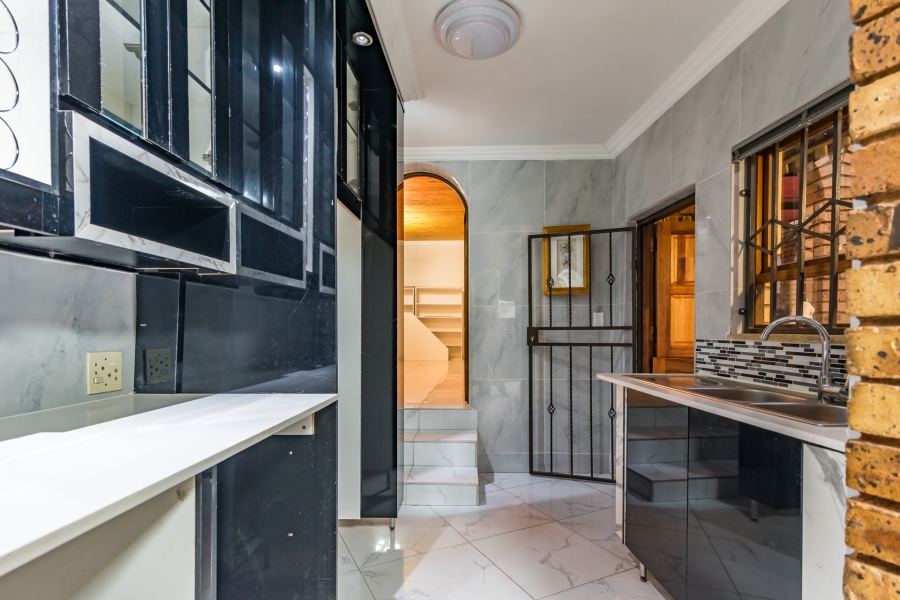 4 Bedroom Property for Sale in Wilro Park Gauteng
