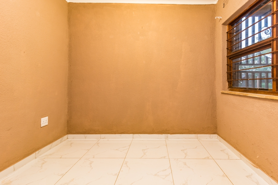 4 Bedroom Property for Sale in Wilro Park Gauteng