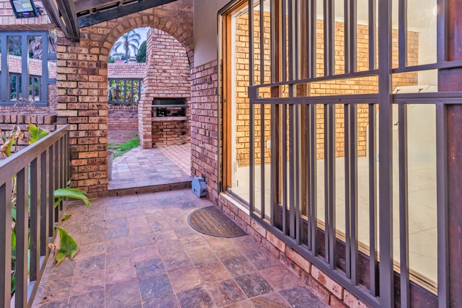 4 Bedroom Property for Sale in Wilro Park Gauteng