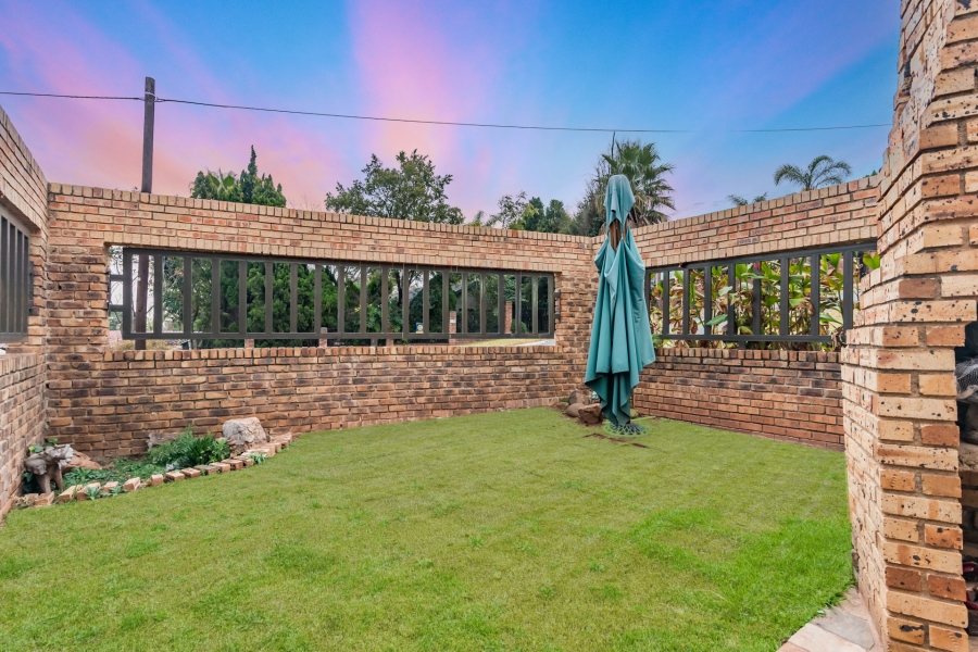 4 Bedroom Property for Sale in Wilro Park Gauteng