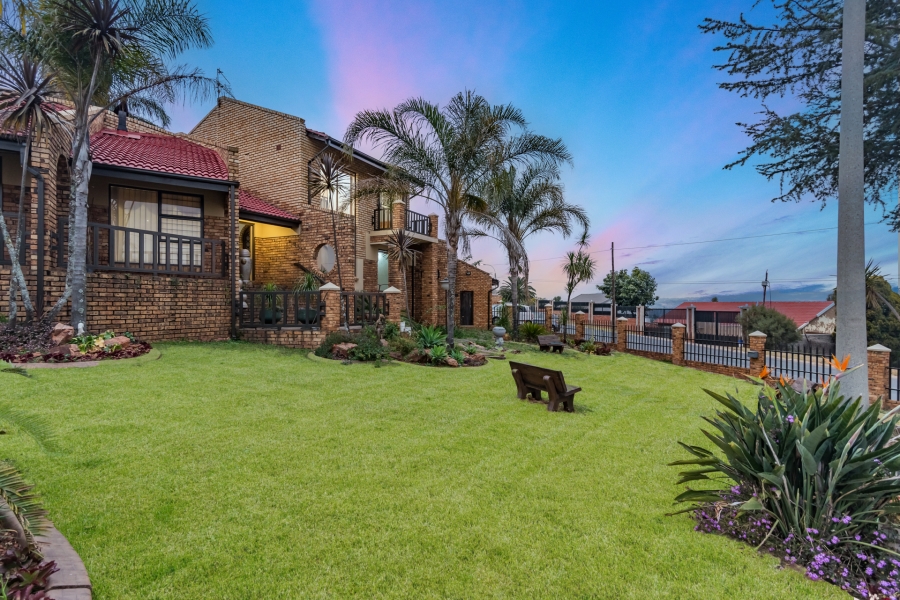 4 Bedroom Property for Sale in Wilro Park Gauteng